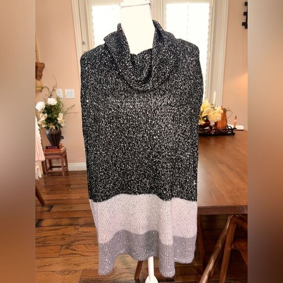 Chico’s Color block Sparkle Cape. Size S/M - Picture 3 of 6